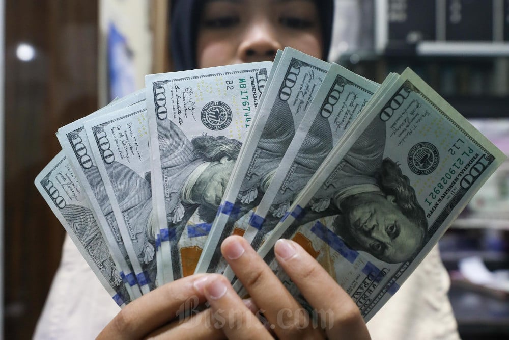 Nilai Tukar Rupiah Melemah Pasca BI Rate Turun, Intip Kurs di Bank Jumbo Hari Ini (17/7)