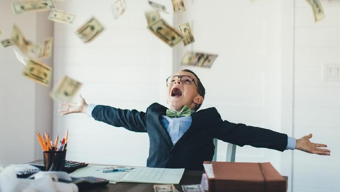 Mau Ikut Jejak Warren Buffet? Umur 13 Tahun Bisa Mulai Investasi Lho